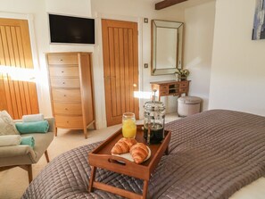WiFi - FLATT HOUSE BARN, hot tub, games room, Malham (Skipton)