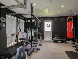 Fitness facility - 7 Yarnfield Parkway, Stone (Stone)