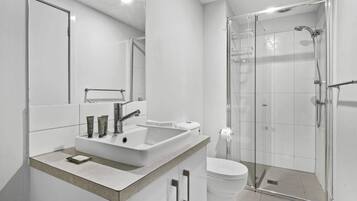 Shower, hair dryer, towels, shampoo