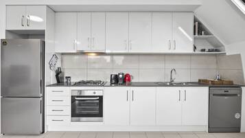 Fridge, microwave, oven, stovetop