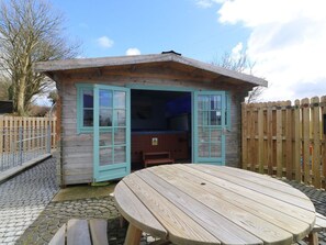 Outdoor dining - Cherry Cottage, Newcastle Emlyn (Llandysul)