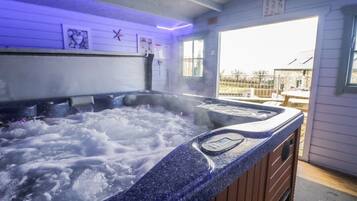 Indoor spa tub