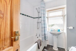 Shower - Cabbage Hall Cottage, Wetherby (Wetherby)