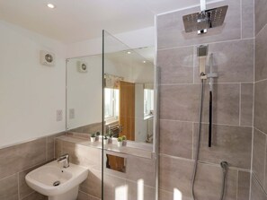 Shower - Oversands View, Grange-Over-Sands (Grange-Over-Sands)