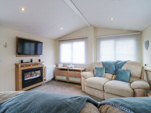 Living area - Charming Bluebird Retreat in Jaywick (Clacton-on-Sea)