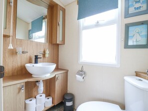 Shower - Charming Bluebird Retreat in Jaywick (Clacton-on-Sea)