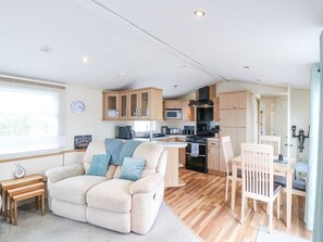 Living area - Charming Bluebird Retreat in Jaywick (Clacton-on-Sea)