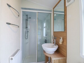 Shower - Charming Bluebird Retreat in Jaywick (Clacton-on-Sea)