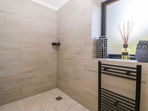 Interior - Forest Lodge, Pontyclun (Pontyclun)