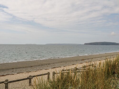 Wavecrest: Coastal Retreat in Pwllheli