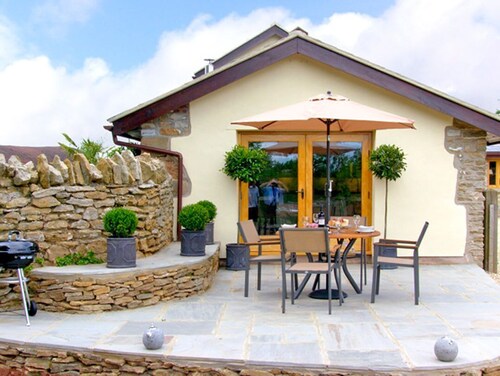 Howle Hideaway, Howle Hill