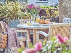 Outdoor dining - Craster Reach, Craster (Alnwick)