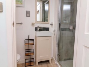 Shower - Sea Sanctuary, Northam (Bideford)