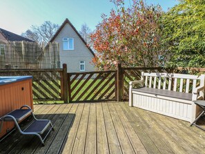 Terrace/patio - Dartmoor Valley Lodge, Gunnislake (Callington)