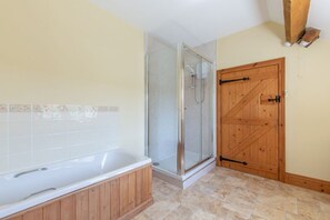 Shower - Charming Maesgwyn Retreat in Beguildy (Knighton)