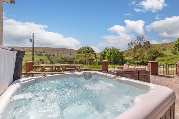 Terrace/patio - Charming Maesgwyn Retreat in Beguildy (Knighton)