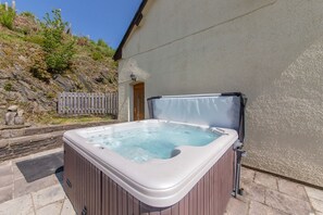 Terrace/patio - Charming Maesgwyn Retreat in Beguildy (Knighton)