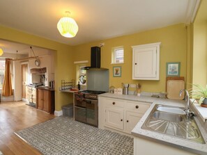 Dishwasher, high chair - Hawthorn House, Whitby (Saltburn-by-the-Sea)