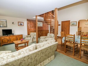 Living area - Charming Barn Owl Retreat in Louth (Louth)