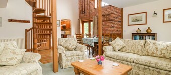 Charming Barn Owl Retreat in Louth