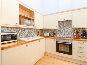 Private kitchen - Courtyard Cottage, Forfar (Letham)