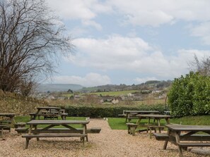 Outdoor dining - Apartment 2 in Gloucestershire (Stroud)