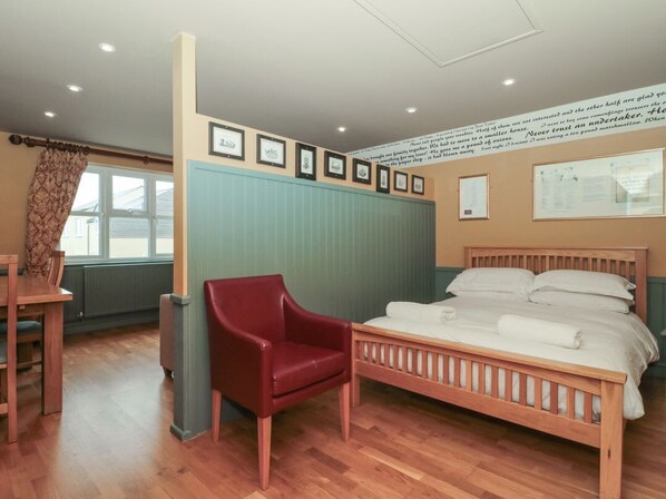 Room - Apartment 2 in Gloucestershire (Stroud)