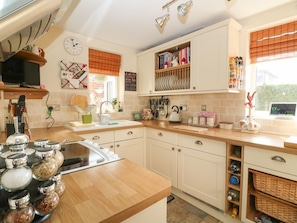 Dishwasher, highchair - The Cottage, Preston, Hull (Hull)