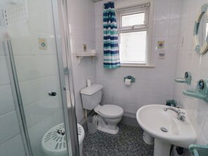 Shower - 61 West Avenue Filey Yorkshire (Filey)