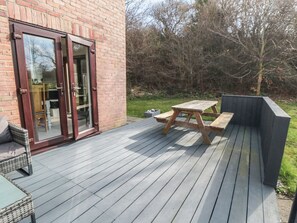 Outdoor dining - Cinder Warren, Whitby (Whitby)