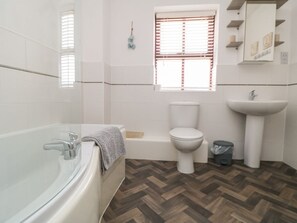 Shower - Cinder Warren, Whitby (Whitby)