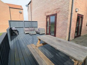 Outdoor dining - Cinder Warren, Whitby (Whitby)