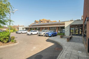 Exterior - Marine Court Ground-floor Accessible Double (Littlehampton)