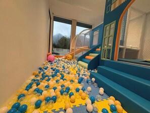 Children's area - Forest Oxygen Bar Resort Hotel (Zhangjiajie)