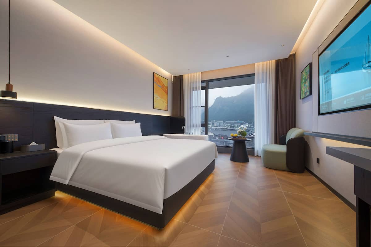 Luxury Double Room, Hill View | Desk, laptop workspace, blackout drapes, soundproofing
