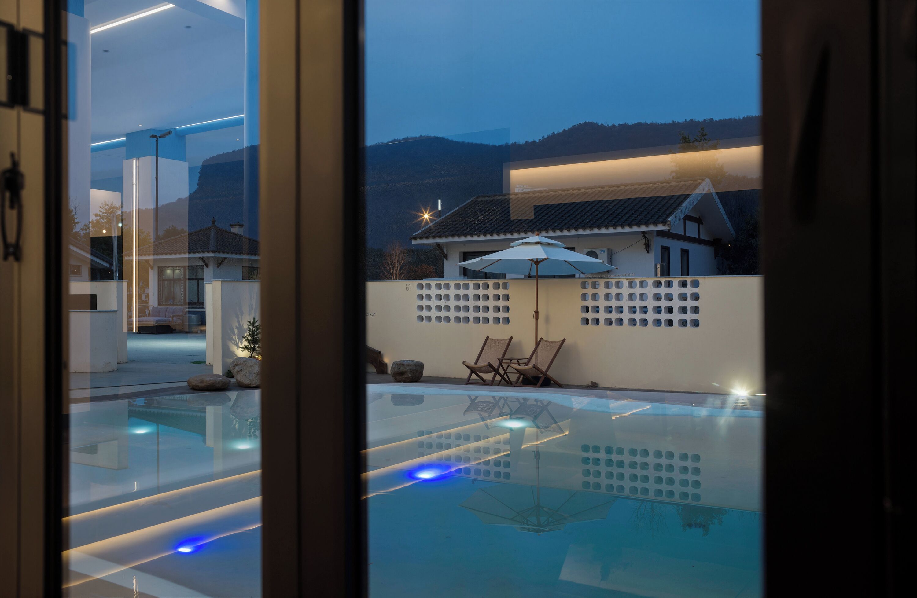 Outdoor pool, open 10:00 AM to 10:00 PM, pool loungers