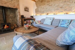 Fireplace - Charming Sea Holly Retreat in St Just (Penzance)