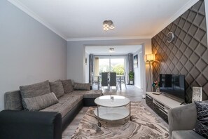 Living area - Charming Zadena in Timsbury (Bath)