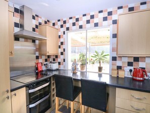 Dishwasher, high chair - Charming Woodview Home Near Grove Fm (Norwich)