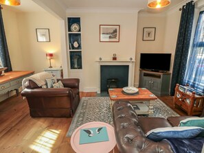 Living area - 1 Albion Place, Whitby (Whitby)