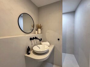 Douche, serviettes fournies