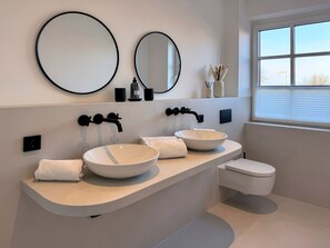 Shower, towels