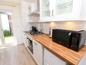 Private kitchen - Cape 12 - Cozy Retreat in Yarmouth (Yarmouth)