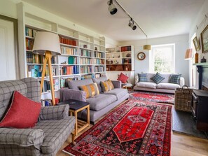 Living area - Mor Edrin: Coastal Retreat in Ynys (Talsarnau)