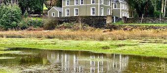 Mor Edrin: Coastal Retreat in Ynys