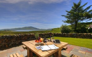 Outdoor dining - Ardlarach Lodge, Cullipool, Isle Of Luing (Cullipool)