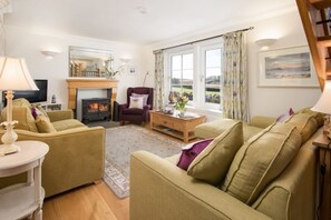 Living area - Ardlarach Lodge, Cullipool, Isle Of Luing (Cullipool)