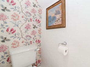 Shower - Thatchers End, Sherborne (Sherborne)