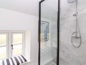 Shower - Thatchers End, Sherborne (Sherborne)