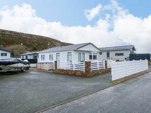 Exterior - Un Diwrnod (One Day) The Warren T22, Abersoch (Pwllheli)